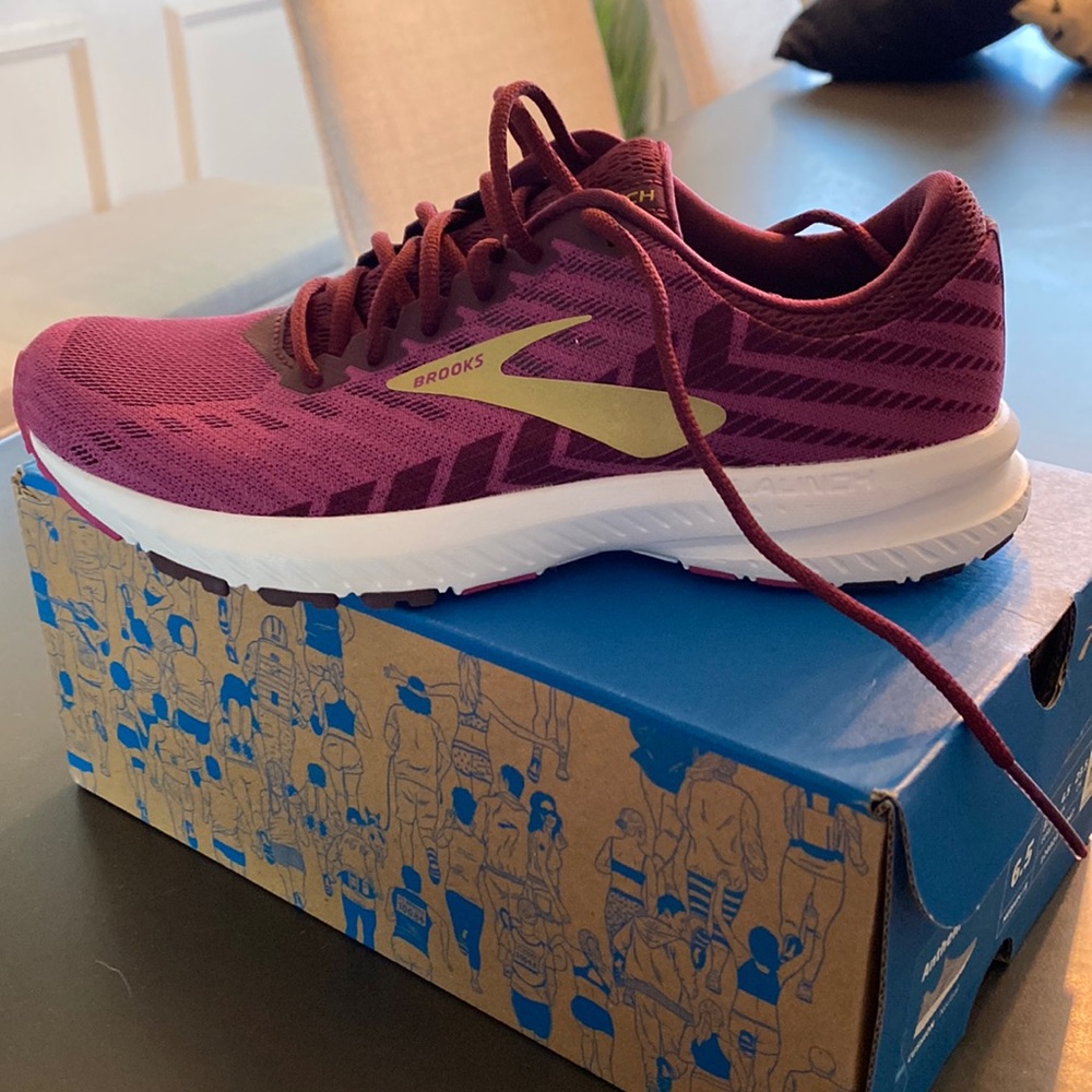 Brooks women sneaker size 6.5